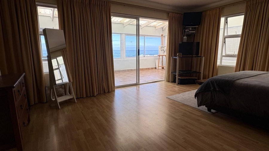 5 Bedroom Property for Sale in Sandbaai Western Cape